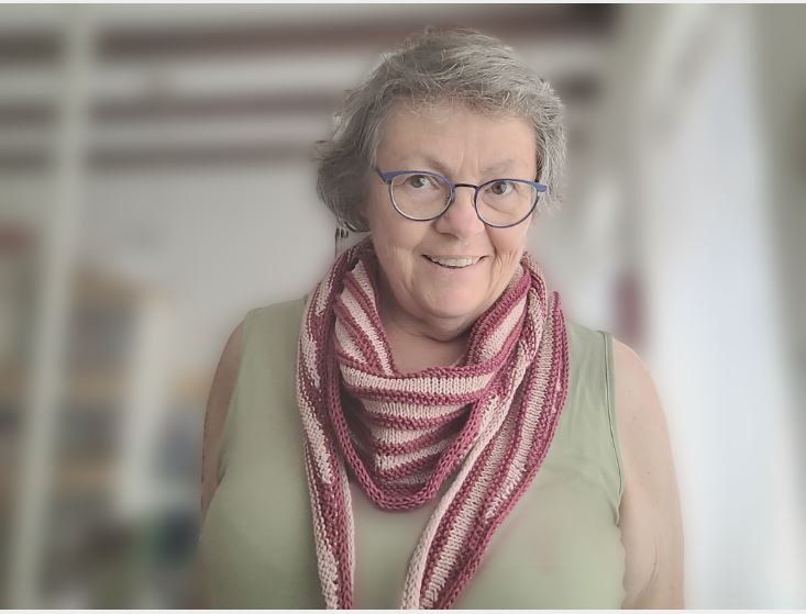 gestricktes Halstuch in 2 verschiedenen Farben, quer gestrickt